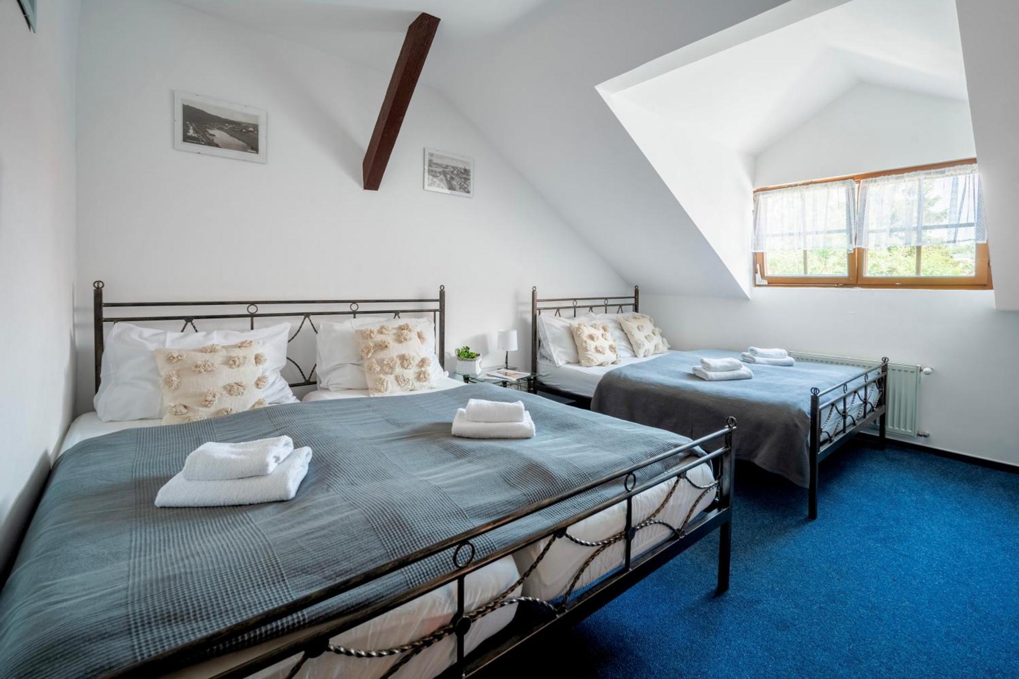 Hotel Ostende Chocerady Eksteriør billede
