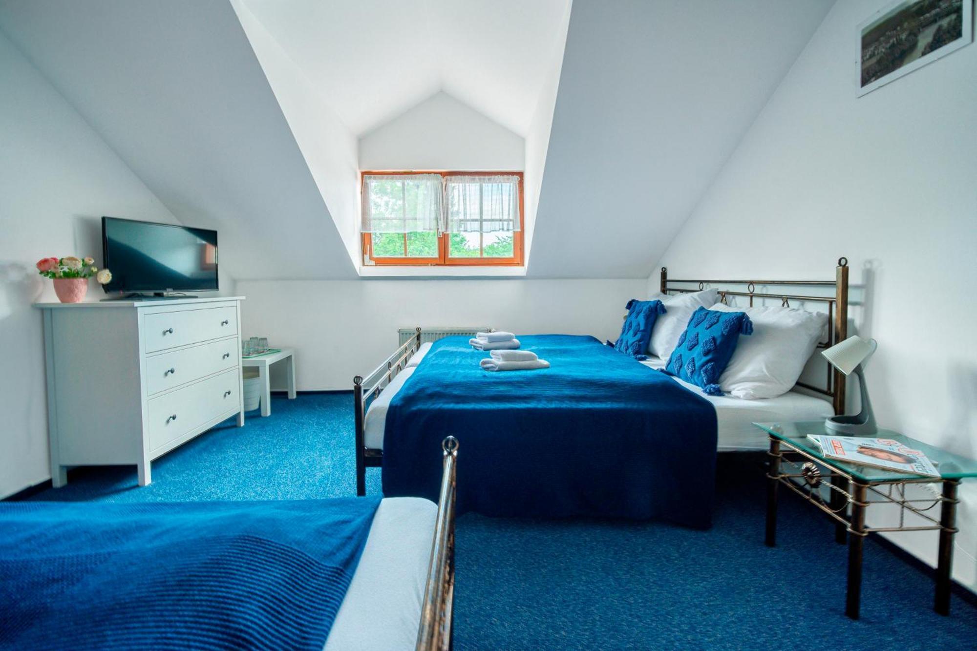 Hotel Ostende Chocerady Eksteriør billede