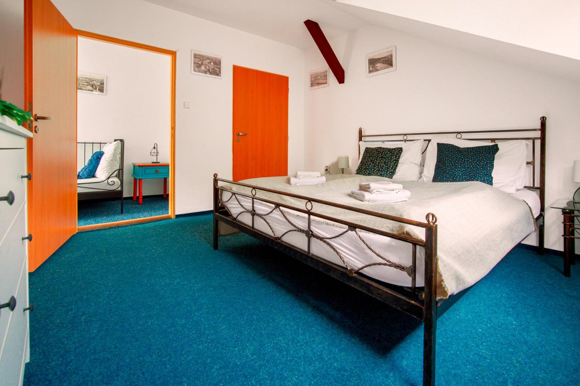 Hotel Ostende Chocerady Eksteriør billede
