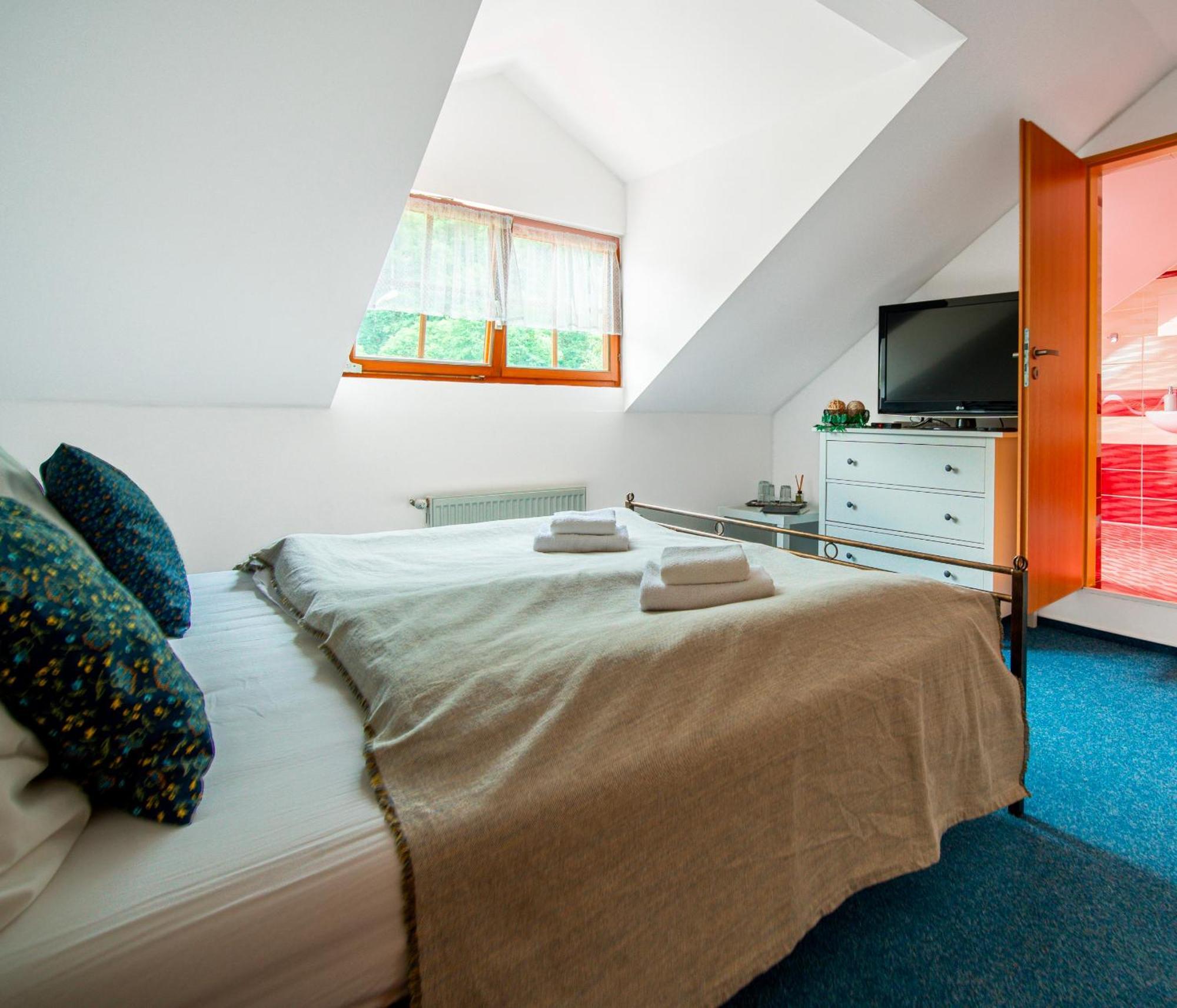 Hotel Ostende Chocerady Eksteriør billede